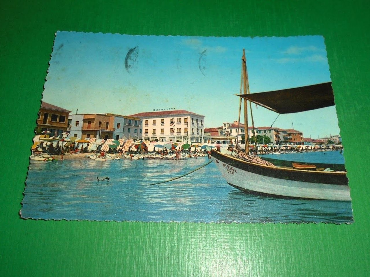 Cartolina Bellaria - Alberghi e spiaggia 1960.