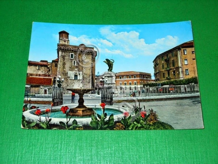 Cartolina Benevento - Piazza IV Novembre dalla Villa Comunale 1964.