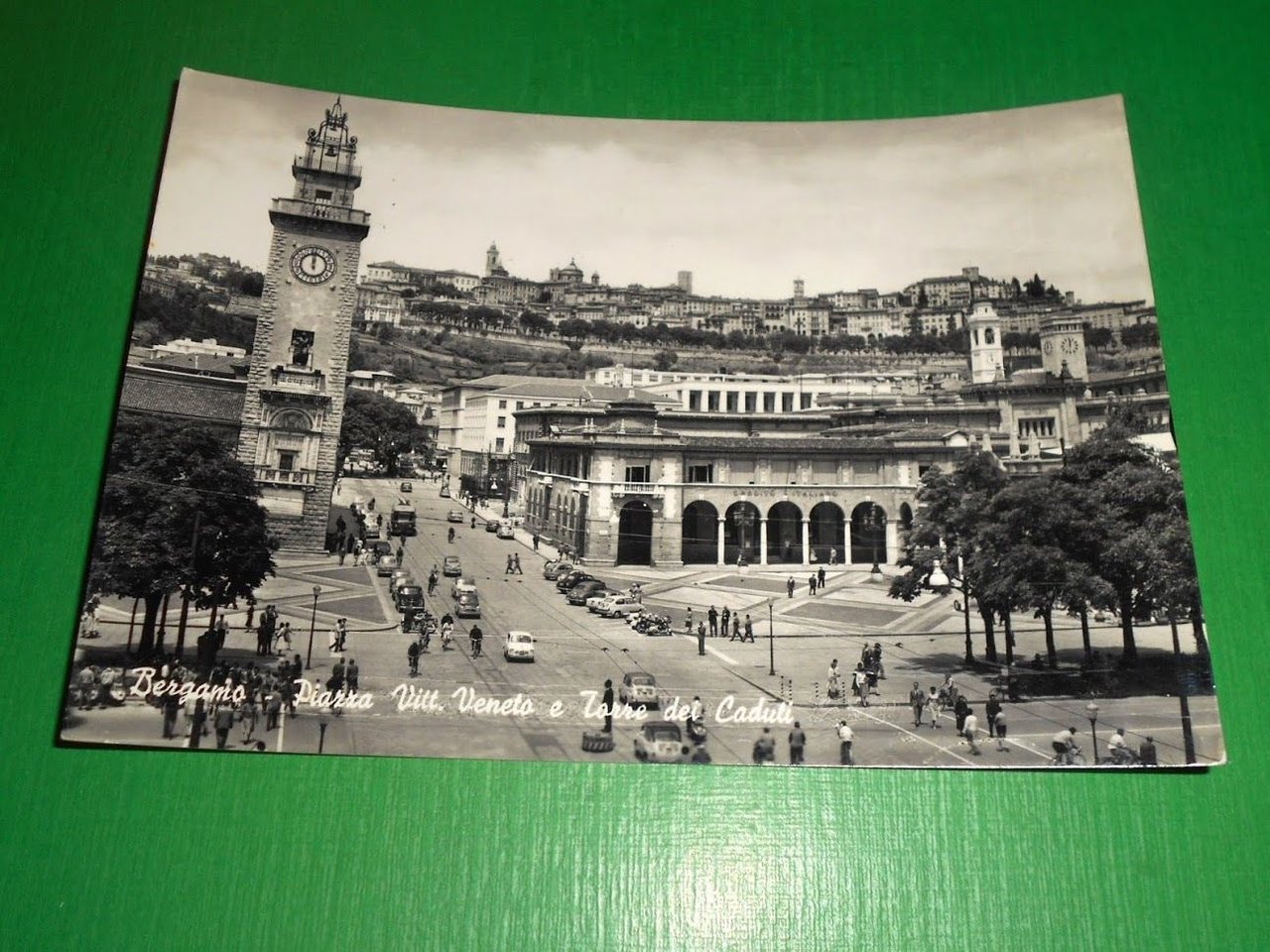Cartolina Bergamo - Piazza Vittorio Veneto e Torre dei Caduti …