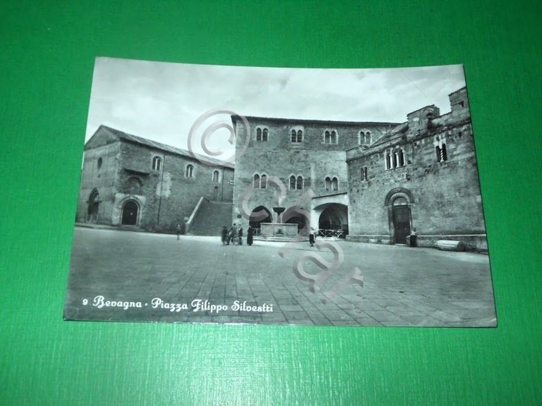 Cartolina Bevagna - Piazza Filippo Silvestri 1960 ca.
