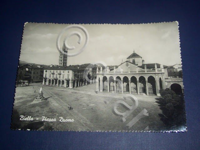 Cartolina Biella - Piazza Duomo 1953.