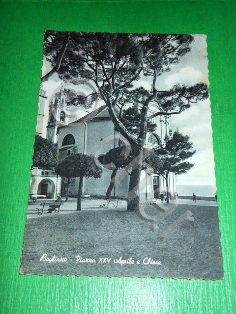 Cartolina Bogliasco - Piazza XXV Aprile e Chiesa 1954