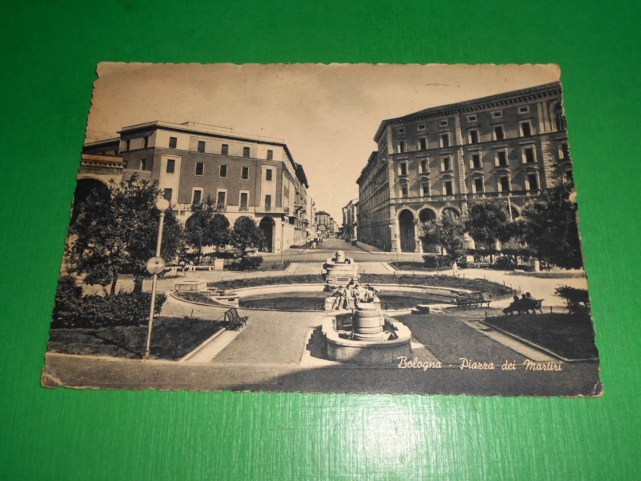 Cartolina Bologna - Piazza dei Martiri 1951.