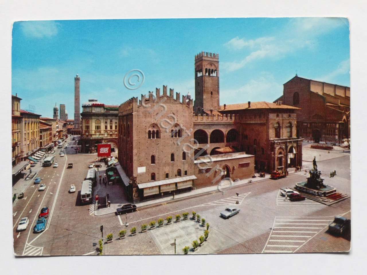 Cartolina Bologna - Piazza Nettuno e via Rizzoli - 1970 | Immagine principale