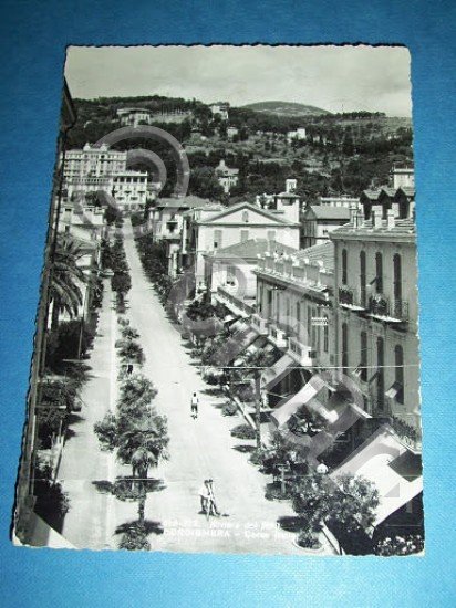 Cartolina Bordighera - Corso Italia 1956.