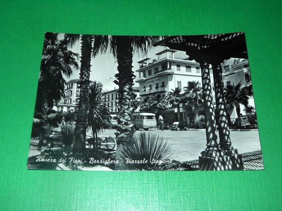 Cartolina Bordighera - Piazzale Stazione 1957