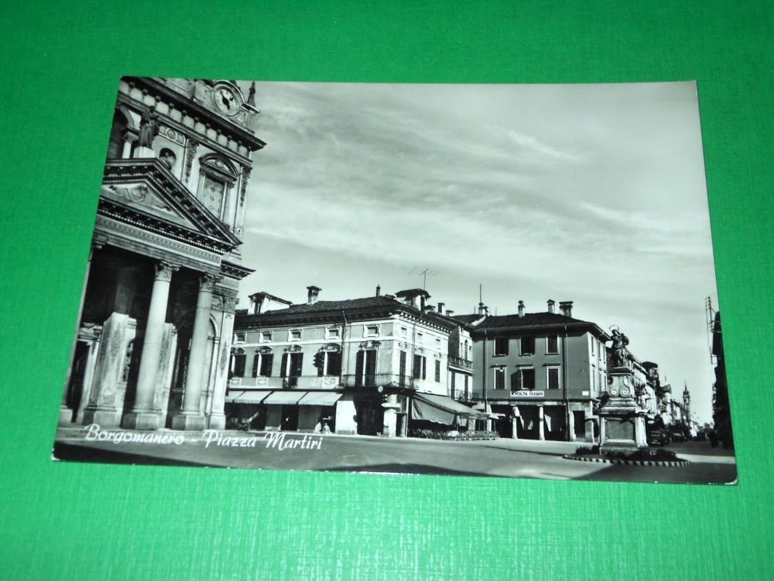 Cartolina Borgomanero - Piazza Martiri 1956.