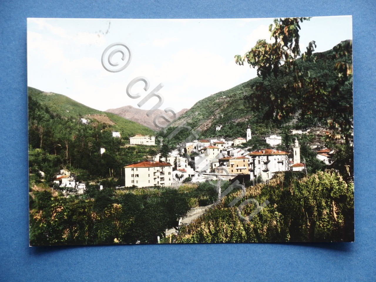 Cartolina Borzonasca - Centro turistico - Sullo sfondo il Passo …