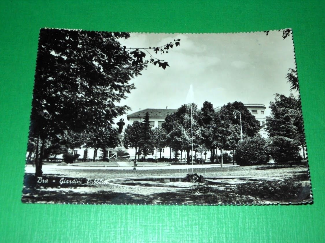 Cartolina Bra - Giardini Pubblici 1953.