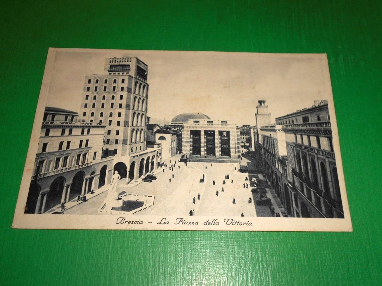 Cartolina Brescia - Piazza della Vittoria 1935.