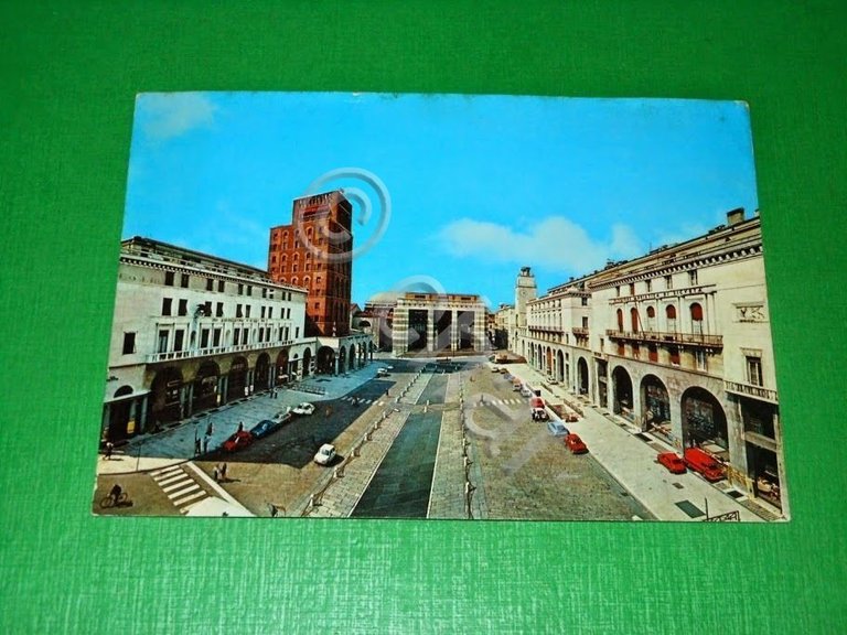 Cartolina Brescia - Piazza della Vittoria 1980.