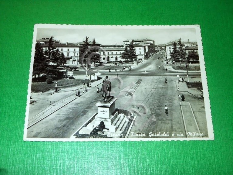 Cartolina Brescia - Piazza Garibaldi e via Milano 1955.