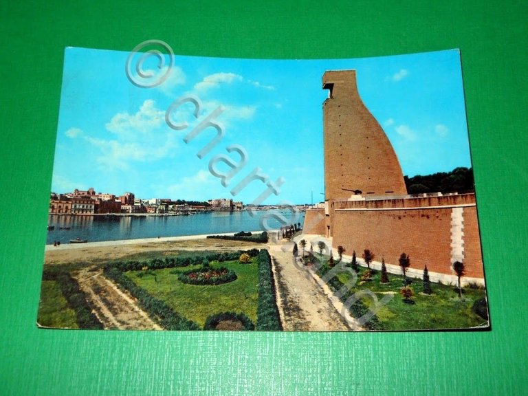 Cartolina Brindisi - Monumento al Marinaio d' Italia 1964