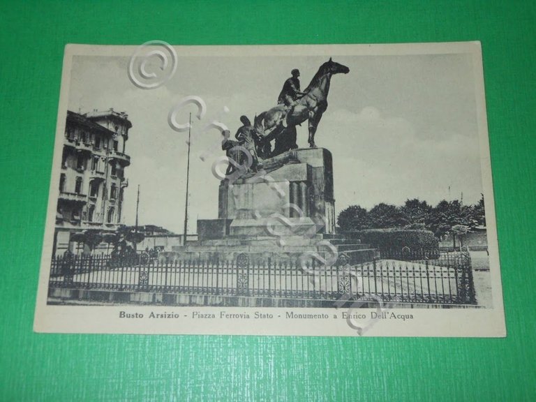 Cartolina Busto Arsizio - Piazza Ferrovia Stato - Monumento a …