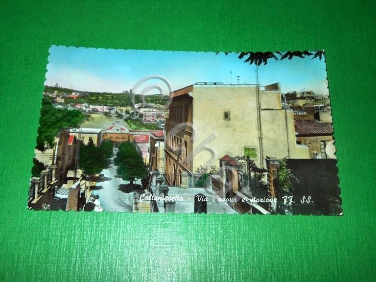 Cartolina Caltanissetta - Via Cavour e Stazione FF. SS. 1955 …