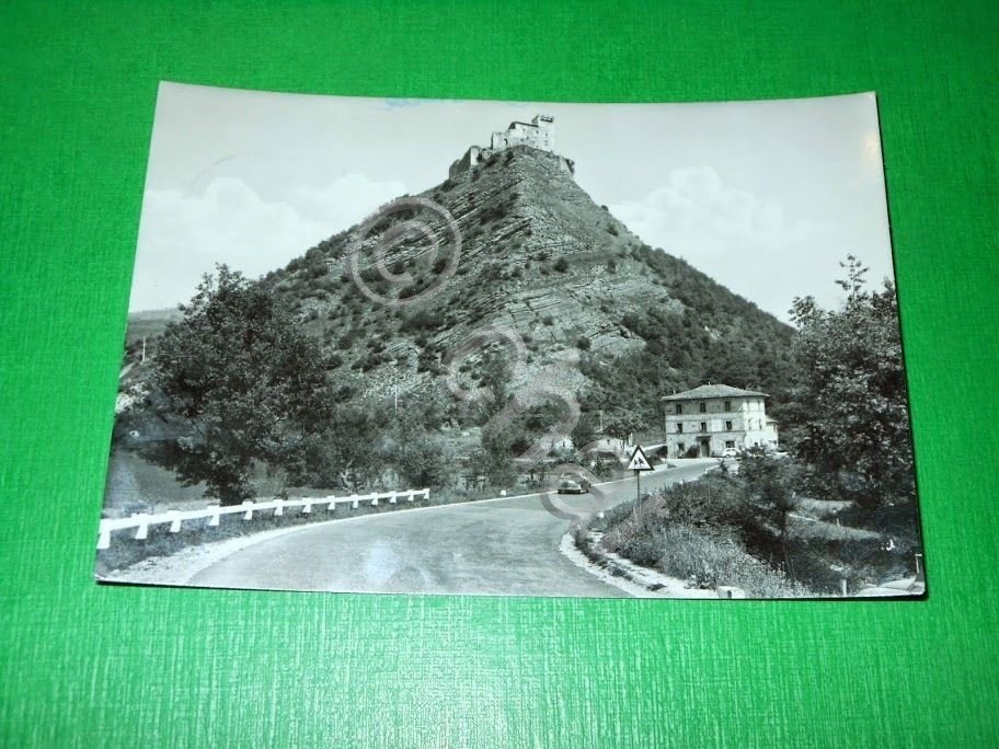 Cartolina Camerino - Rocca Varano 1964.