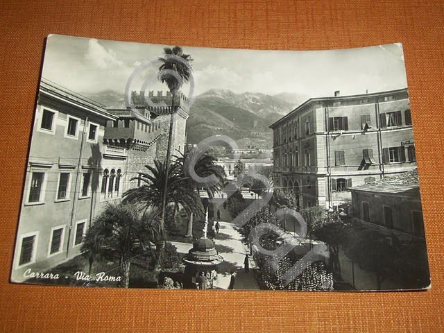 Cartolina Carrara - Via Roma 1952.