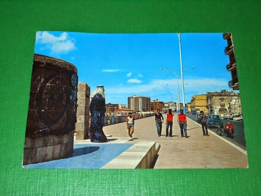 Cartolina Castellaneta - Monumento a Rodolfo Valentino 1980 ca.