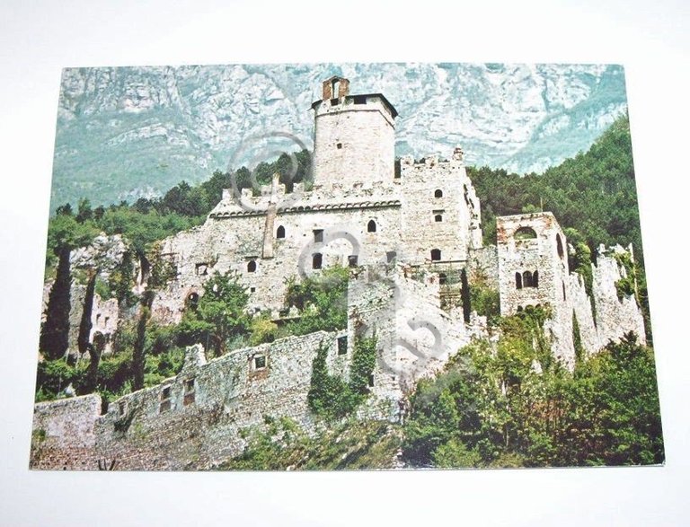 Cartolina Castello di Avio - Veduta del complesso 1995