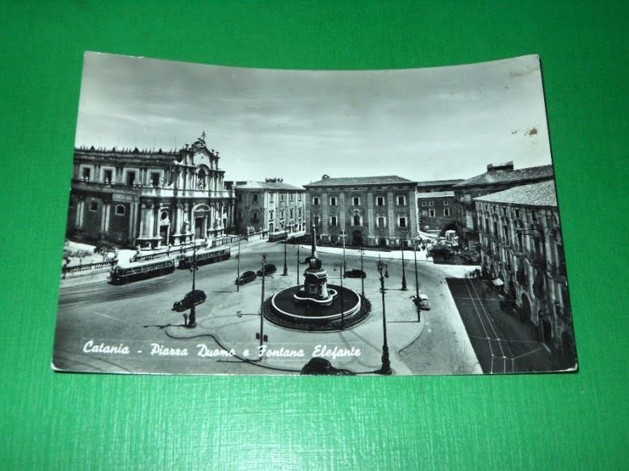 Cartolina Catania - Piazza Duomo e Fontana Elefante 1953.