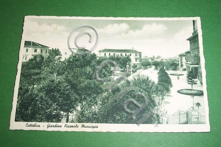 Cartolina Cattolica - Giardino Piazzale Municipio 1935 | Immagine Gallery 2