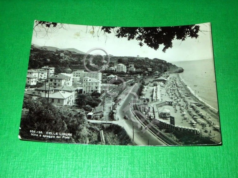 Cartolina Celle Ligure - Ville e spiaggia dei Piani 1952