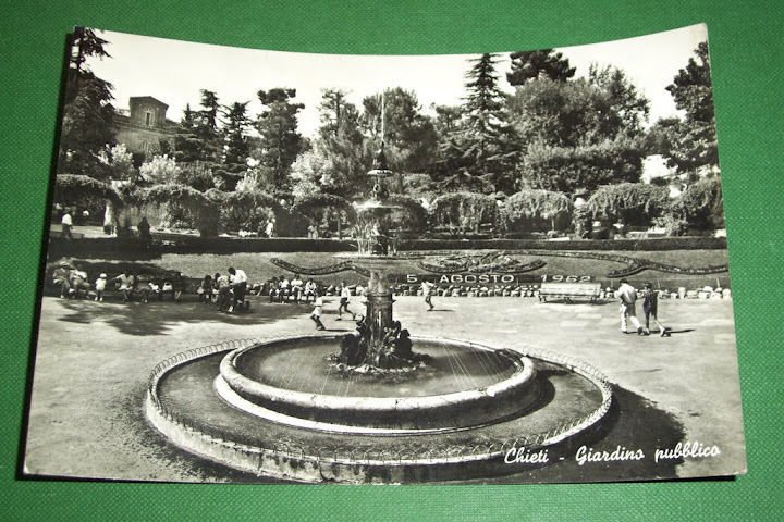 Cartolina Chieti - Giardino Pubblico 1963.