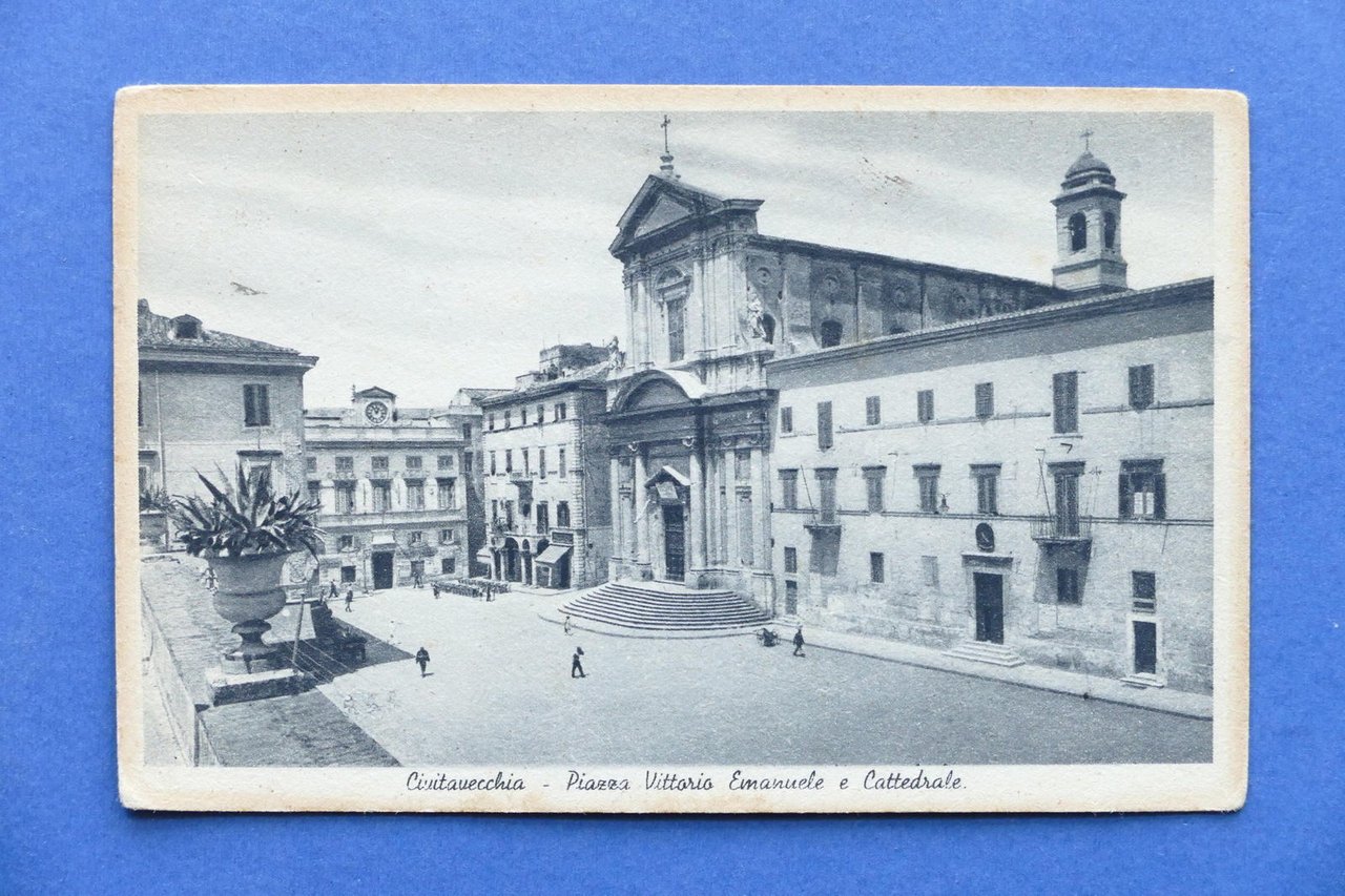 Cartolina Civitavecchia - Piazza Vittorio Emanuele e Cattedrale - 1943. | Immagine principale