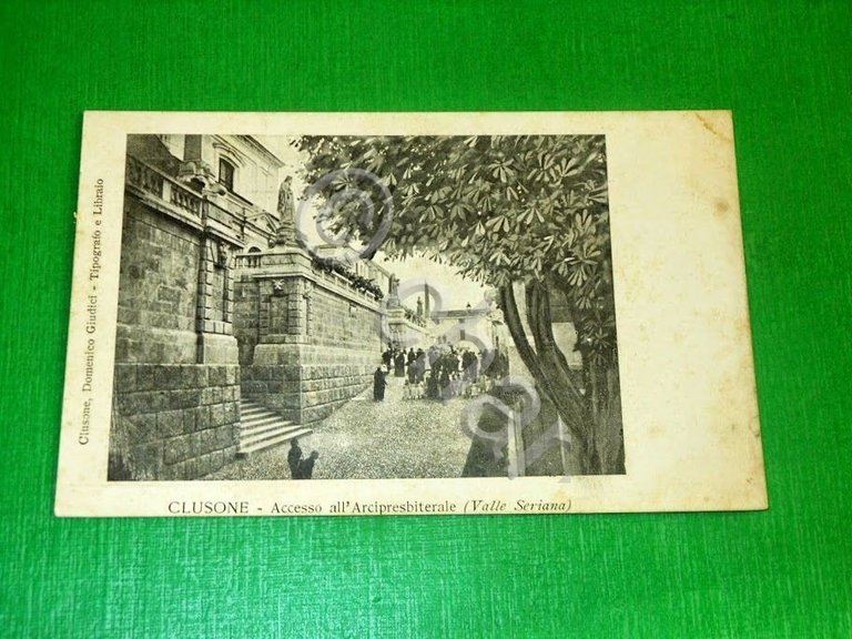 Cartolina Clusone - Accesso all' Arcipresbiterale 1900 ca.