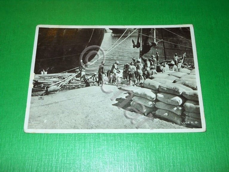 Cartolina Colonie Massaua - Il Porto - Scarico delle merci …