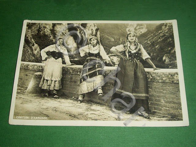 Cartolina Costumi d' Abruzzo 1942.