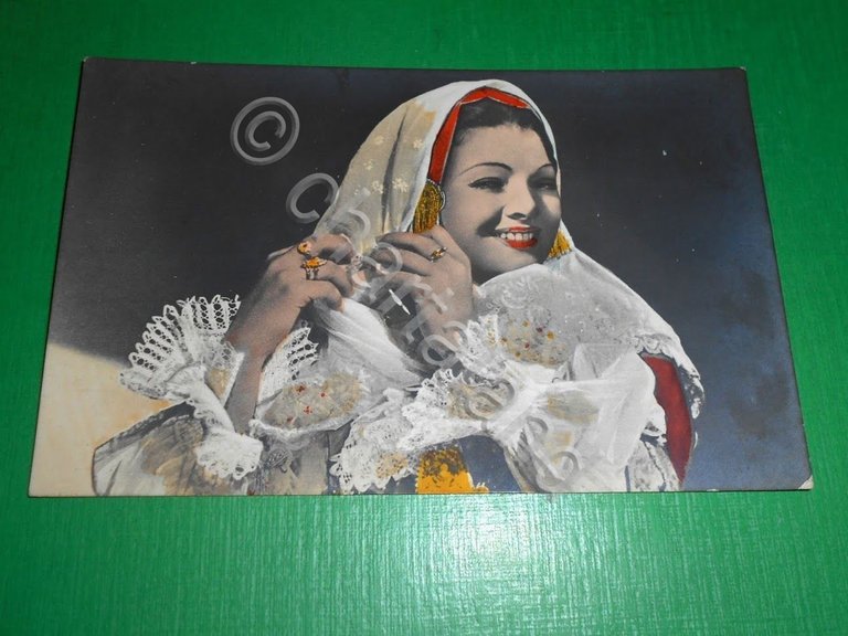 Cartolina Costumi Sardi - Sinnai - Costume di gala 1940 …