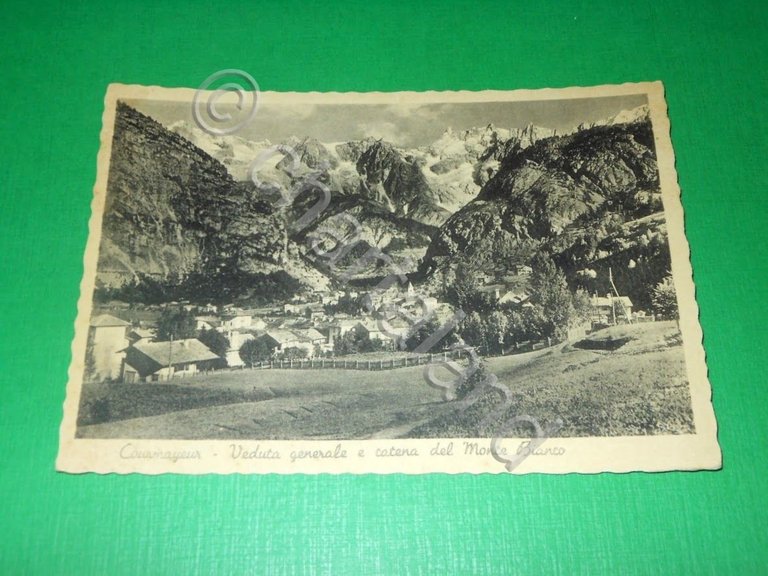 Cartolina Courmayeur - Veduta generale e catena del Monte Bianco …