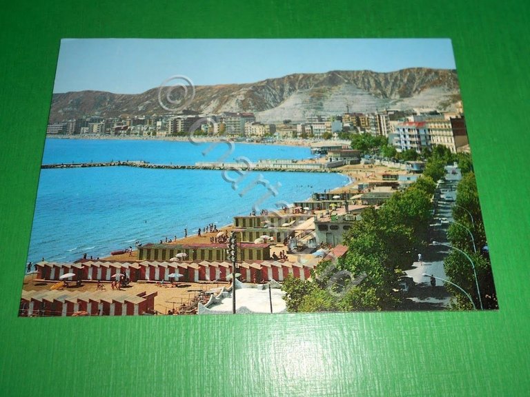 Cartolina Crotone - Lungomare 1982.