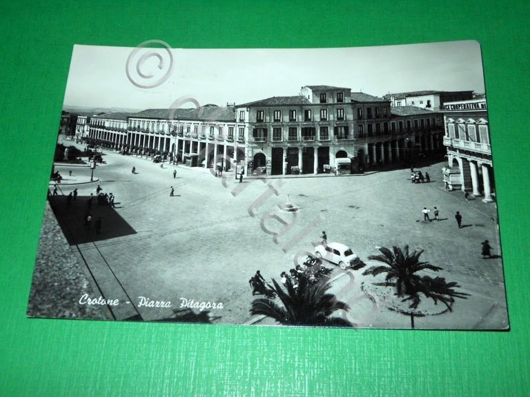 Cartolina Crotone - Piazza Pitagora 1956.