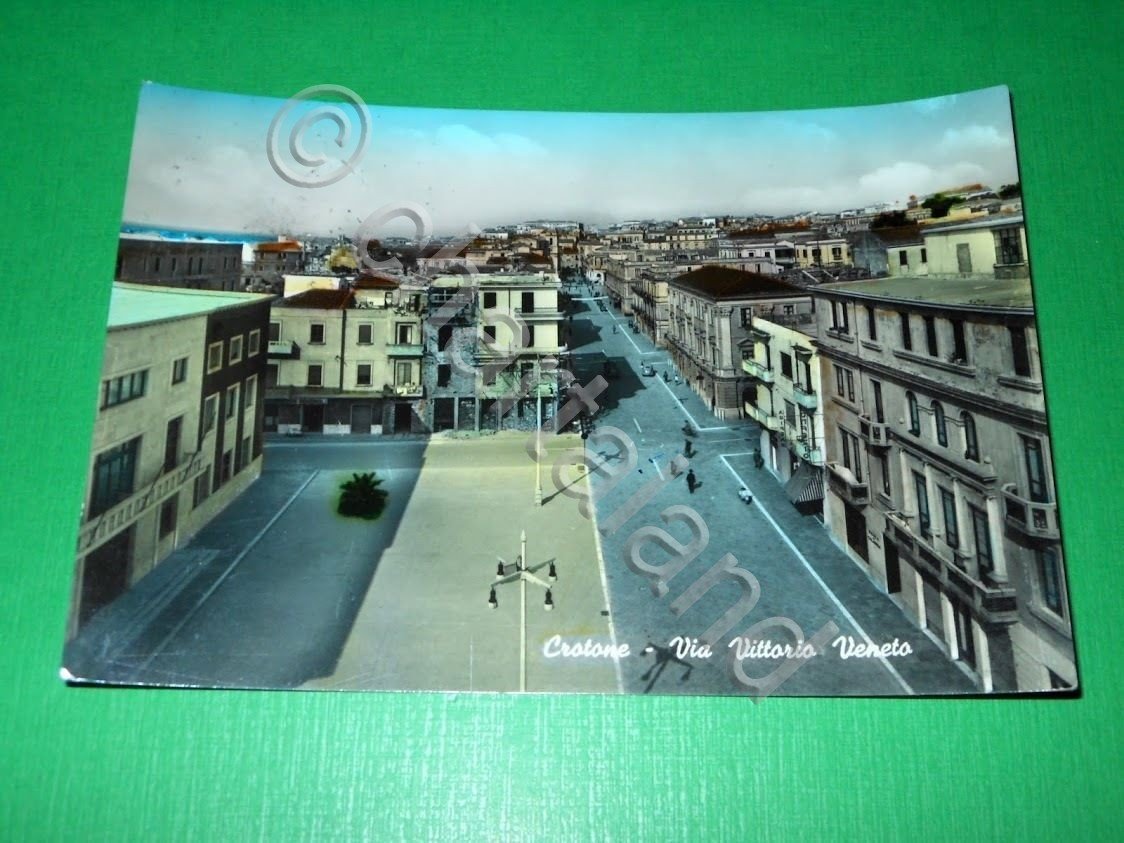 Cartolina Crotone - Via Vittorio Veneto - 1957.