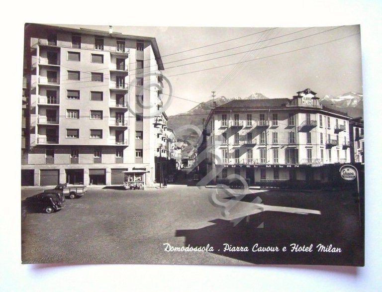 Cartolina Domodossola - Piazza Cavour Hotel Milan 1960