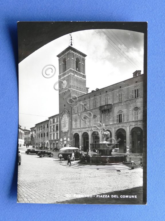 Cartolina Fabriano - Piazza del Comune - 1954 ca.