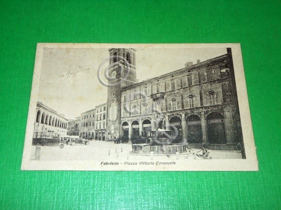 Cartolina Fabriano - Piazza Vittorio Emanuele 1945.