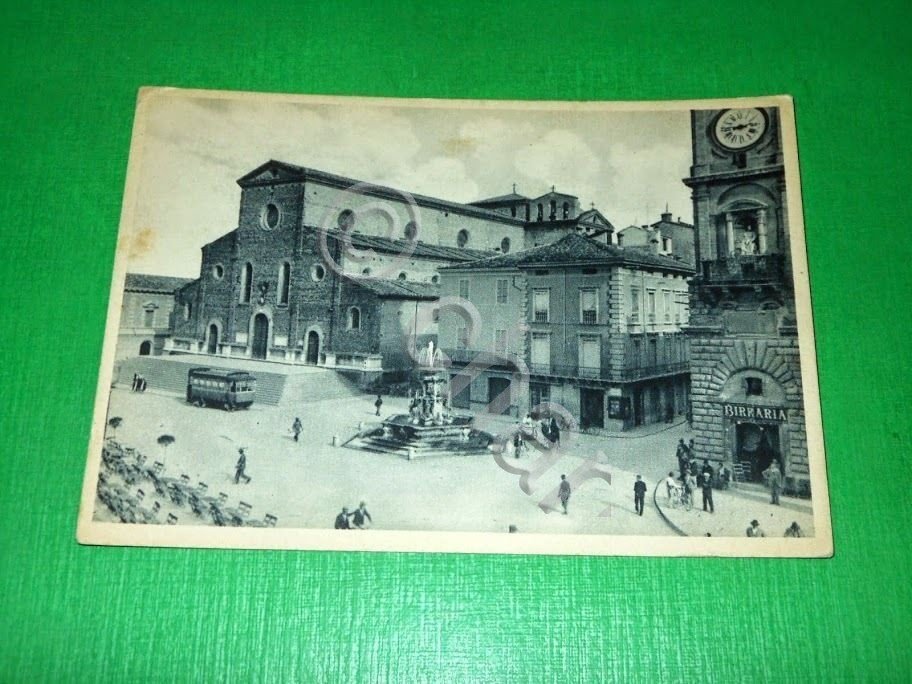 Cartolina Faenza - Piazza Umberto I e Duomo 1933.