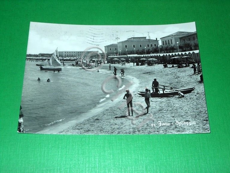 Cartolina Fano ( Pesaro Urbino ) - Spiaggia 1953