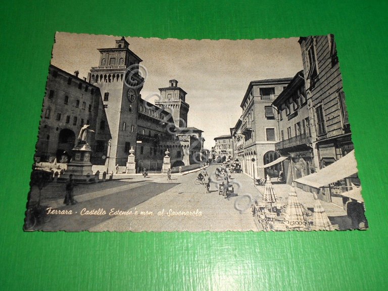 Cartolina Ferrara - Castello Estense e monumento al Savonarola 1958.