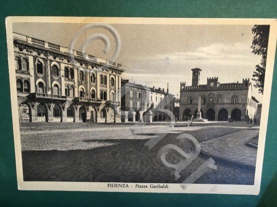 Cartolina Fidenza - Piazza Garibaldi - 1956