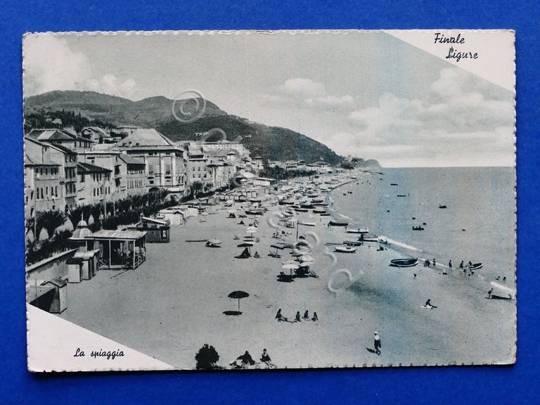 Cartolina Finale Ligure - La Spiaggia - 1950 ca..