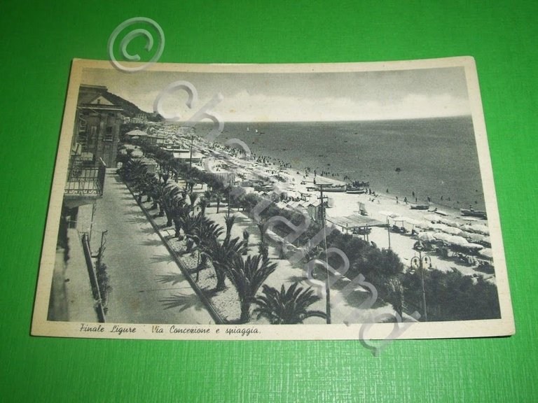 Cartolina Finale Ligure - Via Concezione e spiaggia 1940 ca