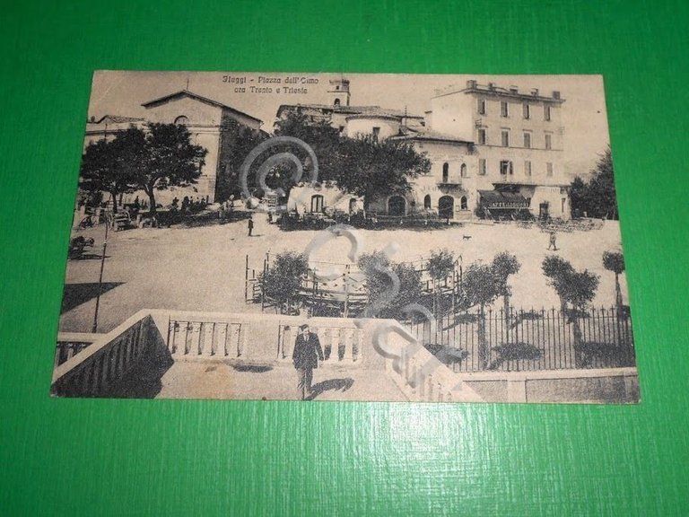Cartolina Fiuggi - Piazza dell' Olmo ora Trento e Trieste …