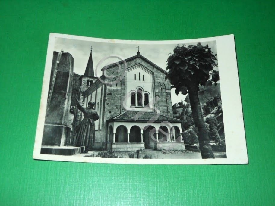 Cartolina Fobello - Chiesa Parrocchiale e Monumento ai Caduti 1958.