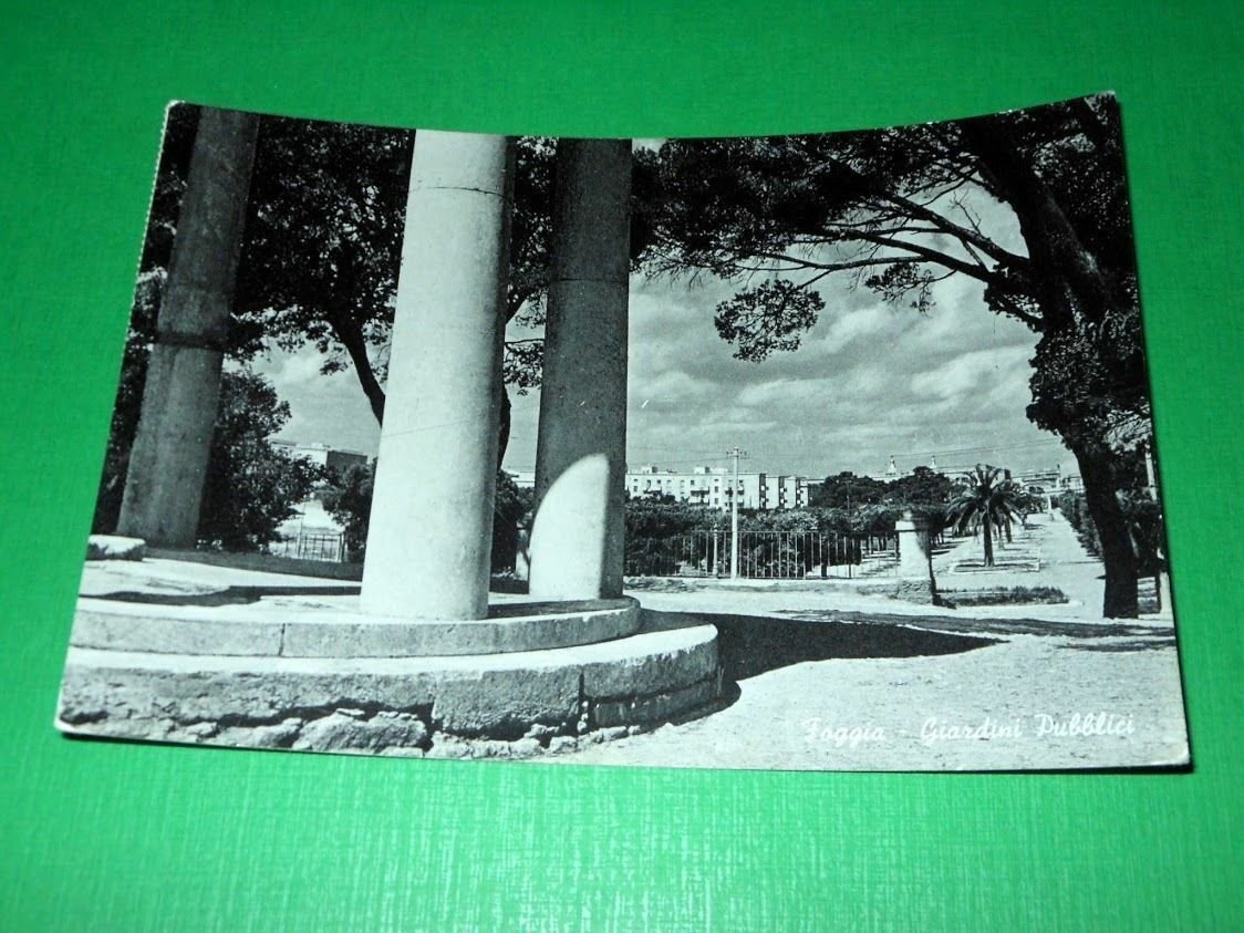 Cartolina Foggia - Giardini Pubblici 1955.
