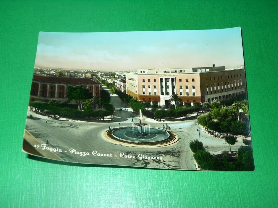 Cartolina Foggia - Piazza Cavour - Corso Giannone 1956.