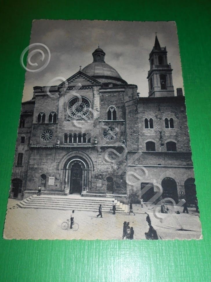 Cartolina Foligno - La Cattedrale - Facciata minore 1951.